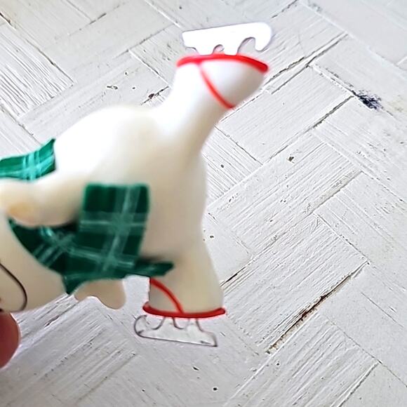 Hallmark Keepsake 1979 The Skating Snowman Ornament in Box 4" x 2.75" Open Box - Picture 7 of 9